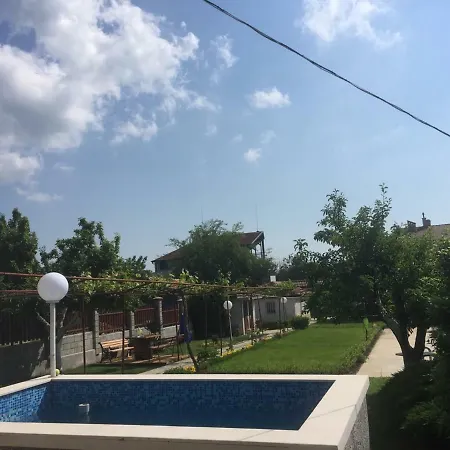 Ferienhaus Къща За Гости Мансардата *