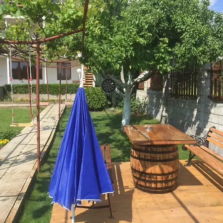 Ferienhaus Къща За Гости Мансардата